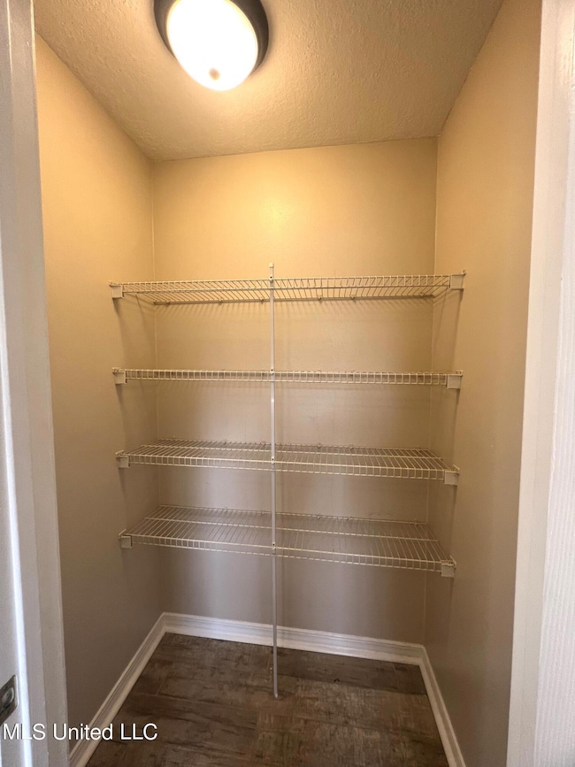 2123 32nd Pantry