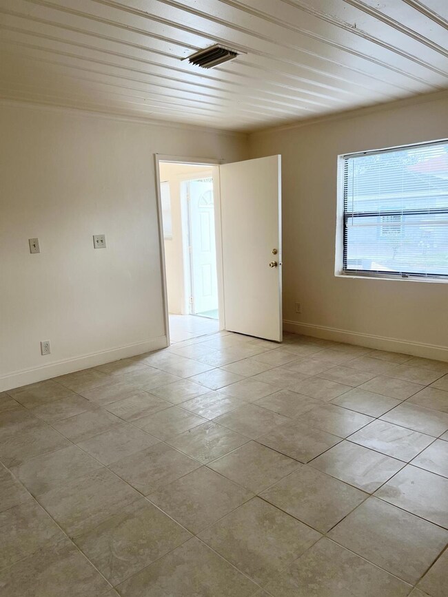1041 21st St unit 1, West Palm Beach, FL 33407 - photo 2