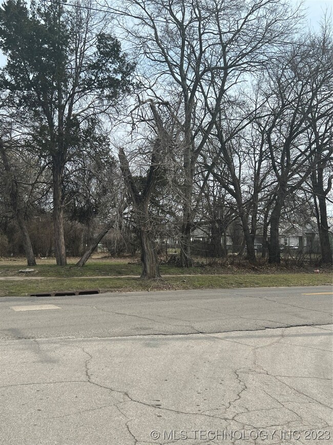 113 N Kern Ave, Okmulgee, OK 74447 - photo 2