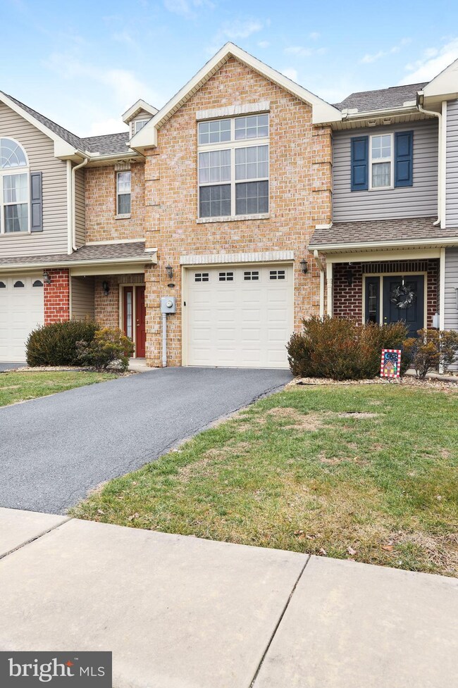 2031 Powell Dr, Chambersburg, PA 17201 - photo 2