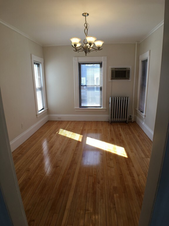 34 Laurel St, Holyoke, MA 01040 - photo 6