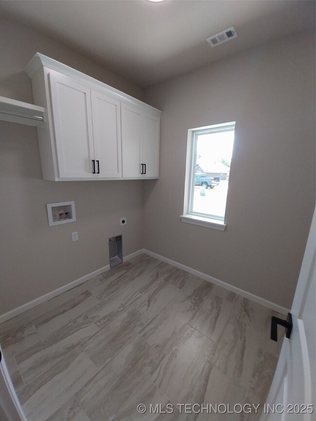 25307 Stonebridge Pkwy, Claremore, OK 74019 - photo 7