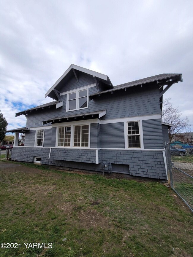 Exterior 3