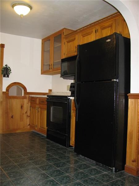 OAK KITCHEN WITH APPLIANCE PACKAGE AND TILE FLOOR