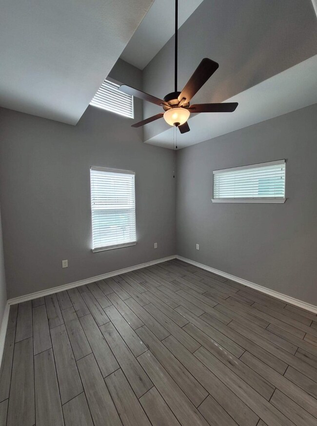 6922 De Priest St, Houston, TX 77091 - photo 4