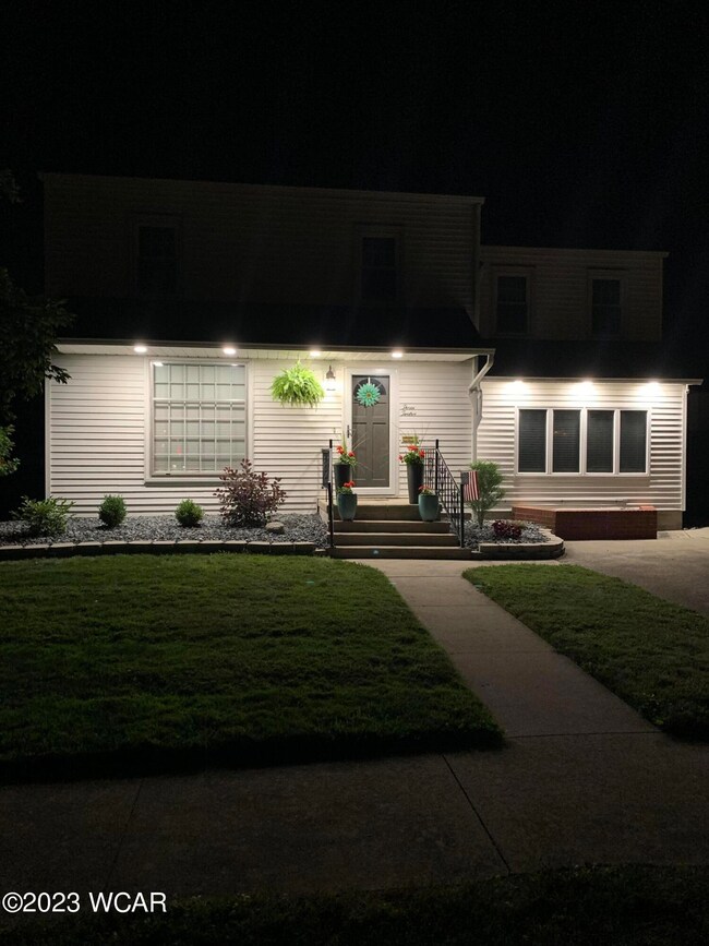 SCHNIPKE FRONT AT NIGHT