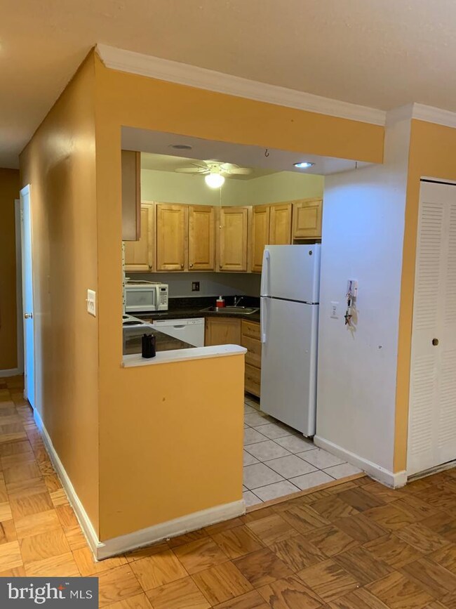 421 E Dartmouth Dr unit 5, Sterling, VA 20164 - photo 6