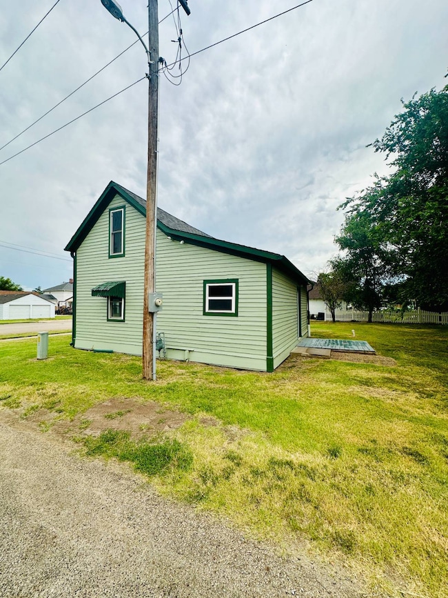 210 E 1st St, Lucas, KS 67648 - photo 4