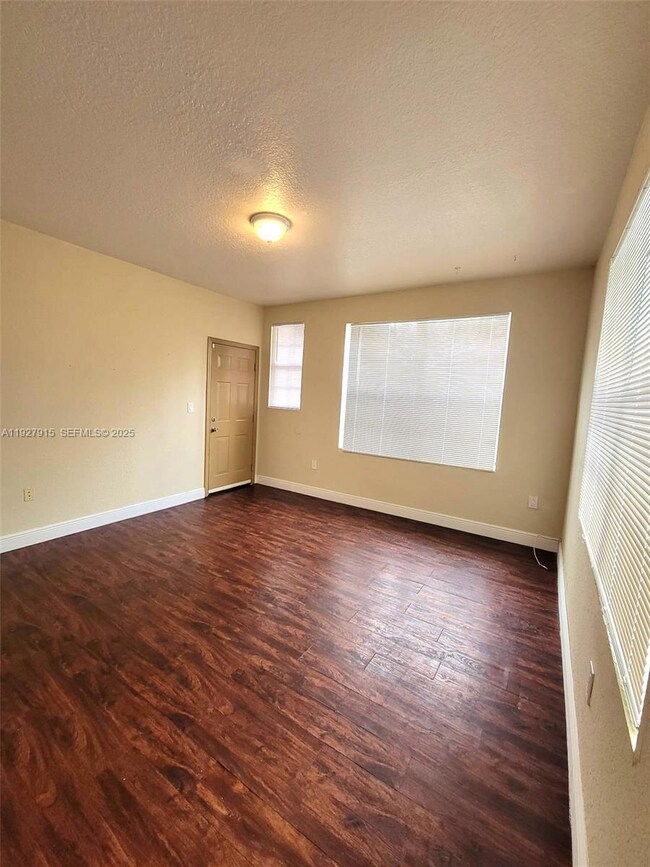 237 NW 10th Ave unit 1, Miami, FL 33128 - photo 5