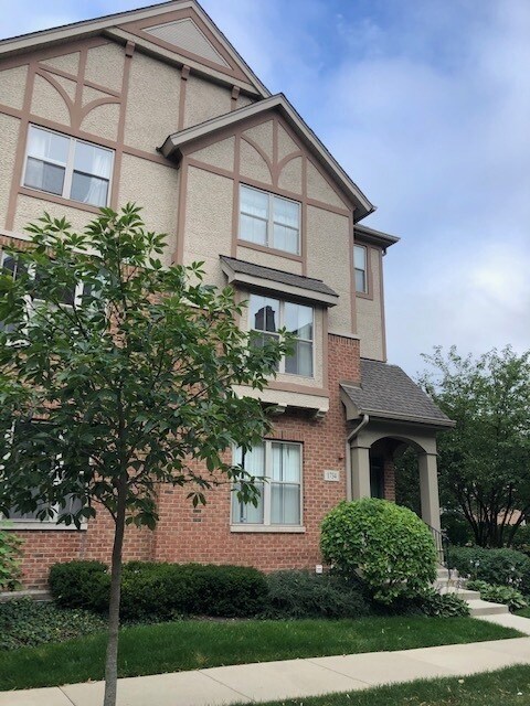 1734 Tudor Ln, Northbrook, IL 60062 - photo 2