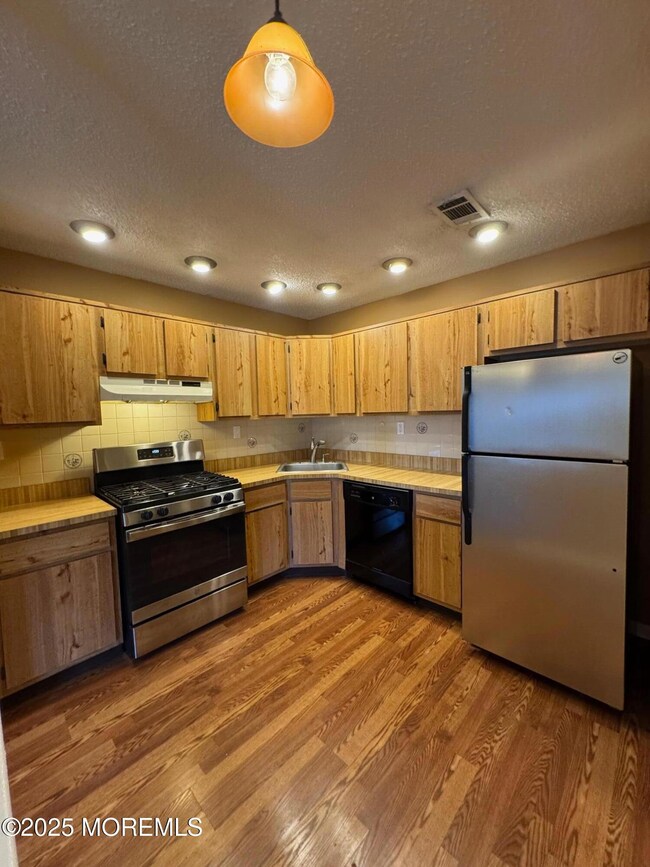 165 Frontier Way unit 5, Tinton Falls, NJ 07753 - photo 2