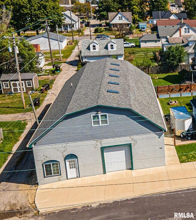 150 Wyatt Ave, Lincoln, IL 62656 - photo 2