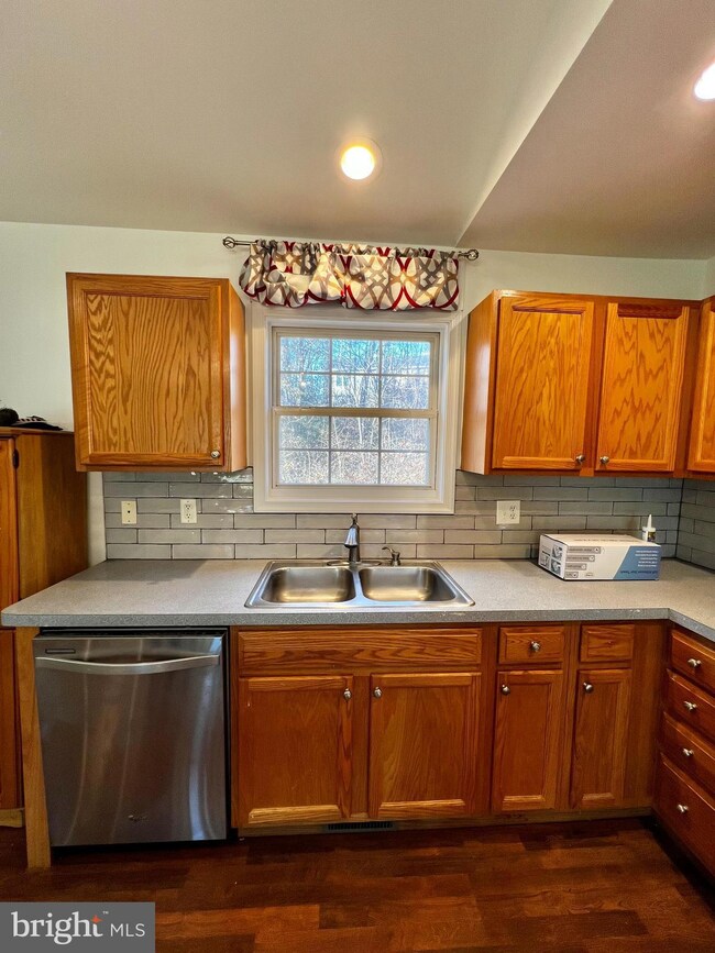 639 Cheshire Rd, Bunker Hill, WV 25413 - photo 7