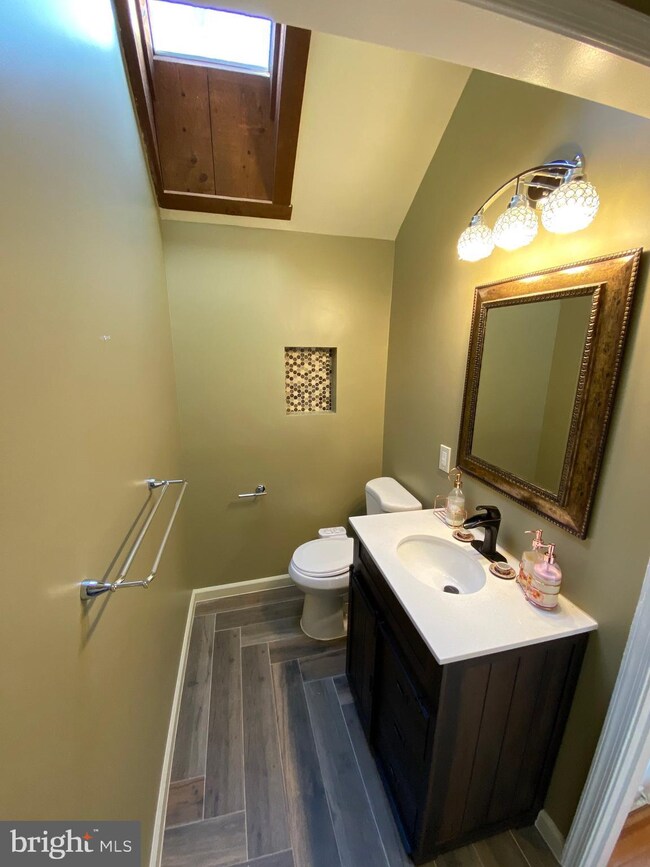 10017 Beacon Pond Ln, Burke, VA 22015 - photo 5