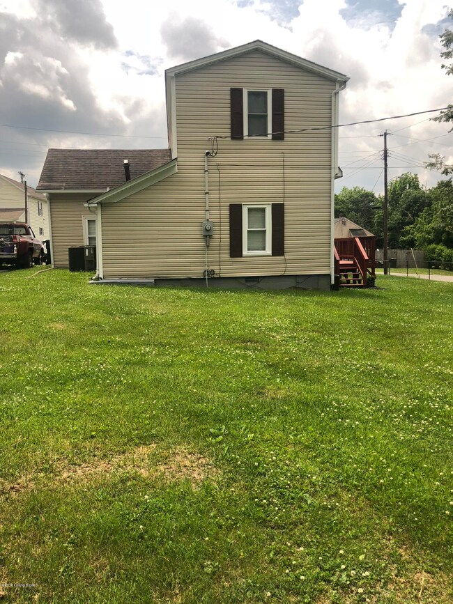 211 Maple St, Lebanon Junction, KY 40150 - photo 2