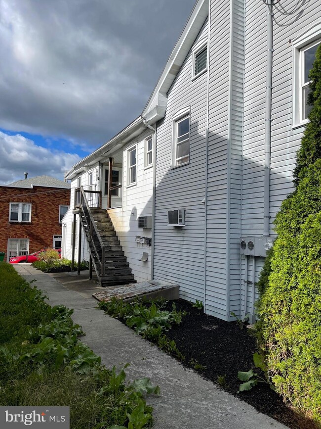 25 E Main St, Palmyra, PA 17078 - photo 3