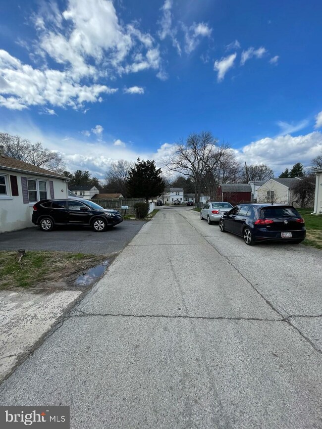 405 Nashville Ct, Wallingford, PA 19086 - photo 4