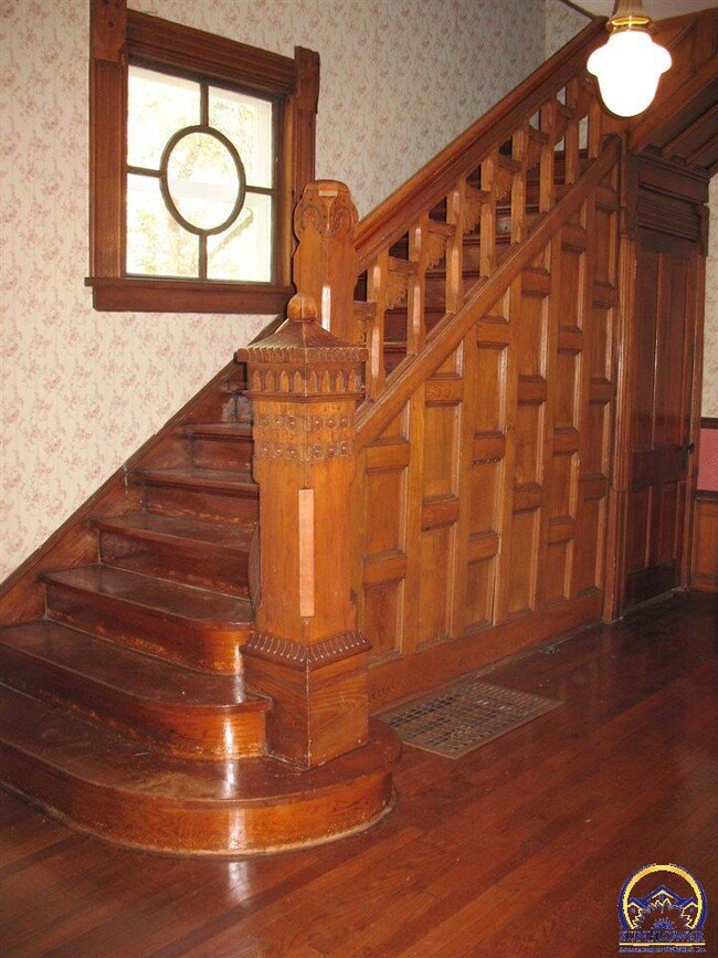 224 SW Woodlawn Ave, Topeka, KS 66606 - photo 3