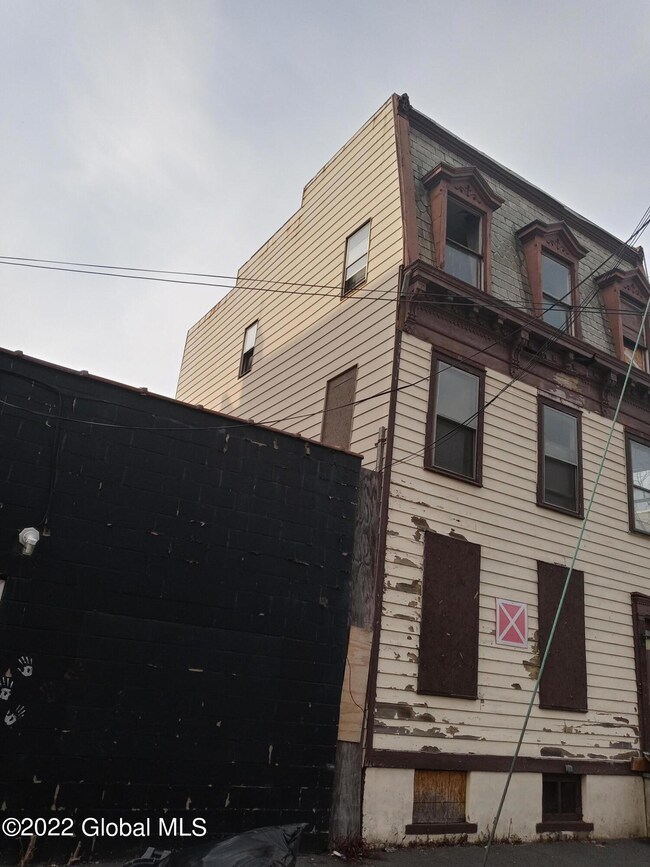66 Robin St, Albany, NY 12206 - photo 5
