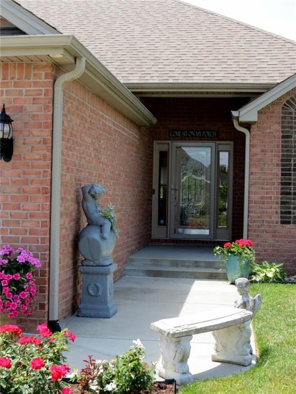 5735 Victory Dr, Columbus, IN 47203 - photo 2