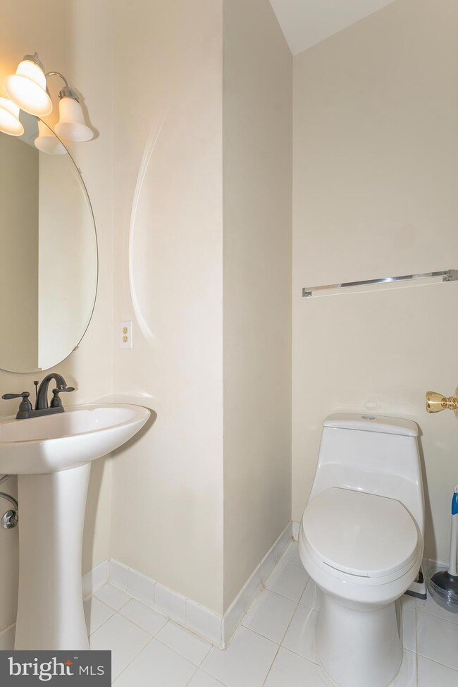 2454 Founders Way, Herndon, VA 20171 - photo 6