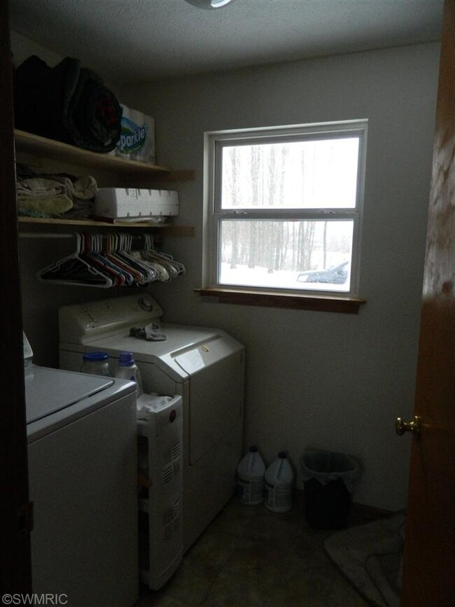 1072 Frontier Ln unit 27, Allegan, MI 49010 - photo 4
