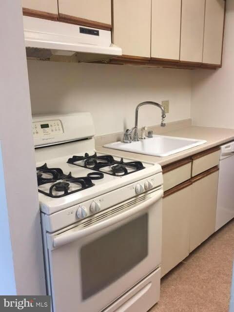 5921 Tamar Dr, Columbia, MD 21045 - photo 3