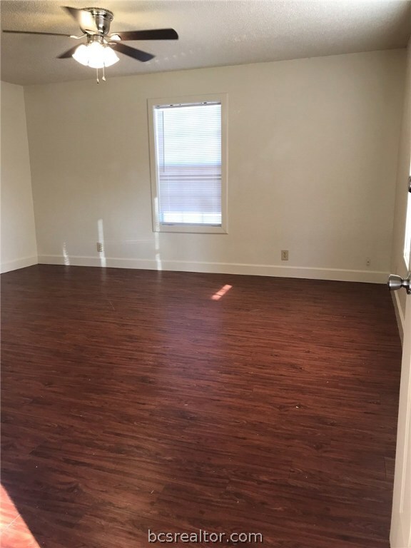 1200 Webhollow Cir unit B, Bryan, TX 77801 - photo 6