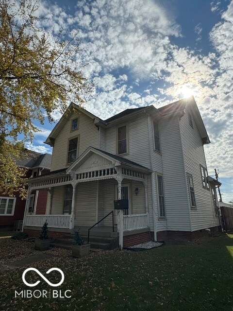 117 W Mechanic St, Shelbyville, IN 46176 - photo 2