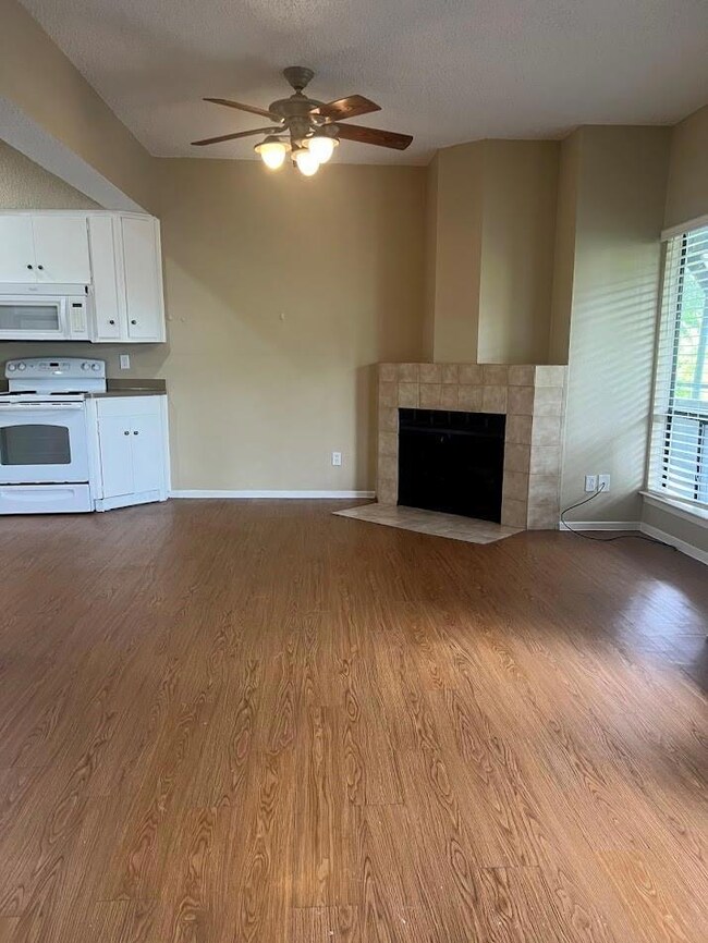 2612 San Pedro St unit 117, Austin, TX 78705 - photo 5