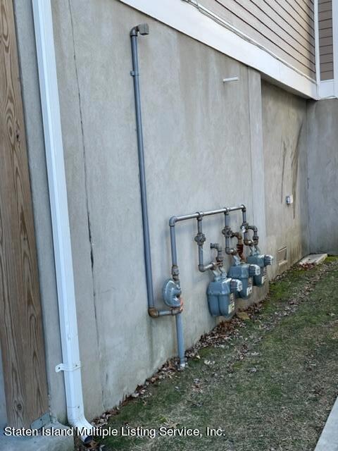 70 Mclaughlin St, Staten Island, NY 10305 - photo 4