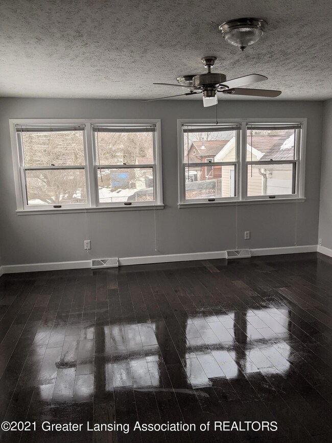 3237 Stabler St, Lansing, MI 48910 - photo 2