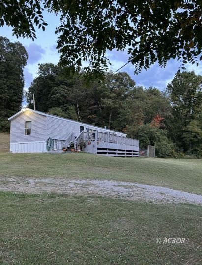 Side view mobile home