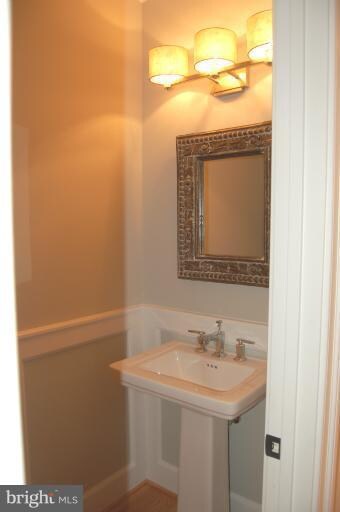 6938 Romney St, Falls Church, VA 22043 - photo 4