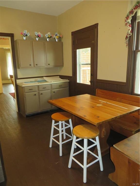 Kitchen - breakfast nook
