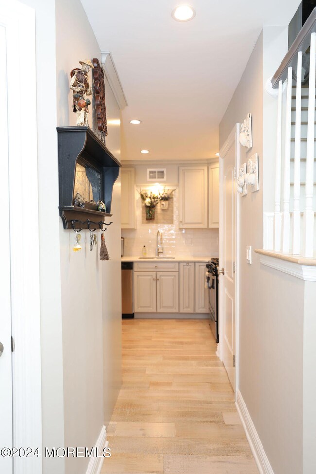 49 Shore Dr unit CO15, Long Branch, NJ 07740 - photo 4
