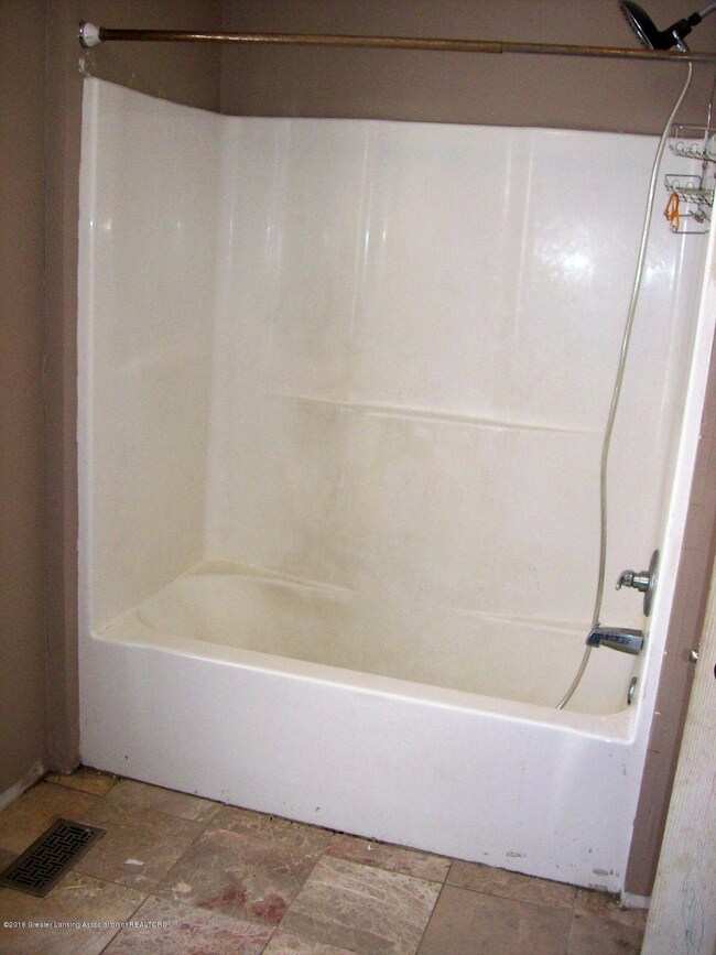 205 E. Thomas Bathtub