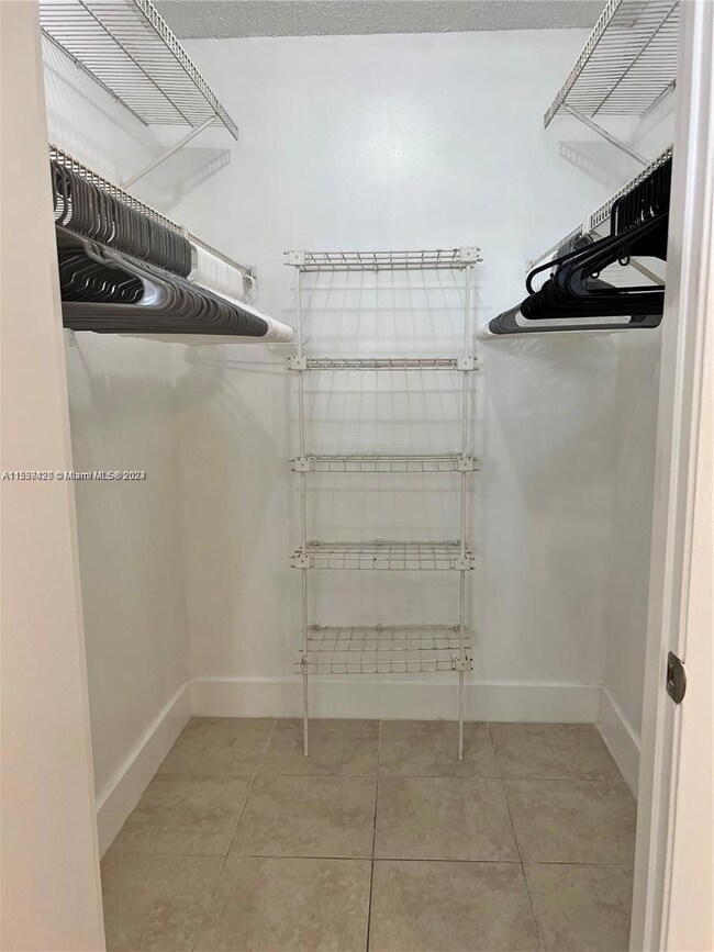 17565 NW 67th Place unit I8, Hialeah, FL 33015 - photo 7