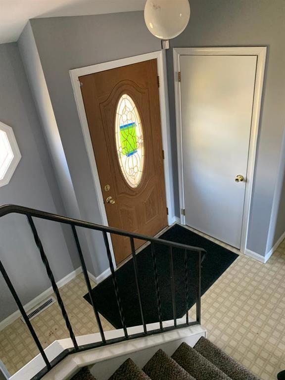 882 Maryland Ct, Whitehall, PA 18052 - photo 2