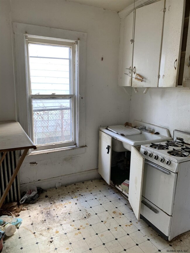 902 Congress St, Schenectady, NY 12303 - photo 5