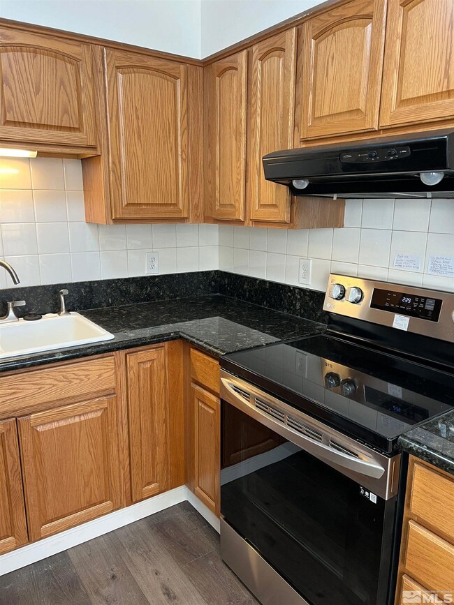 880 Tyler Way, Sparks, NV 89431 - photo 2