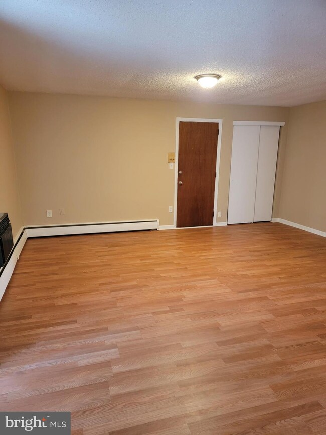 100 E Glenolden Ave unit F7, Glenolden, PA 19036 - photo 3