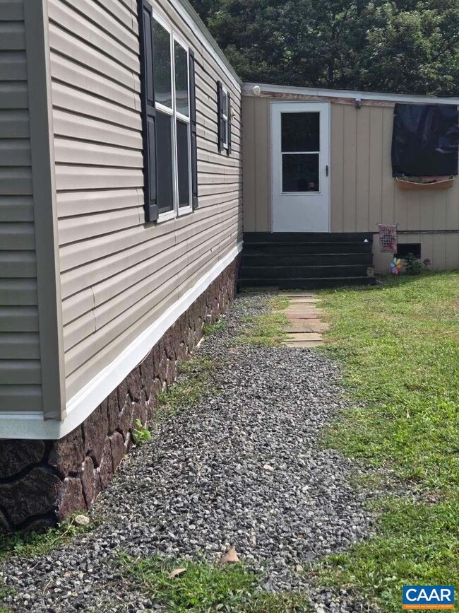 2018 Parker Mountain Rd, Stanardsville, VA 22973 - photo 4