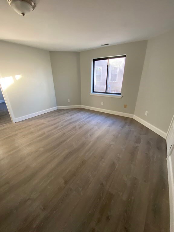 58 Windsor St, Worcester, MA 01605 - photo 3