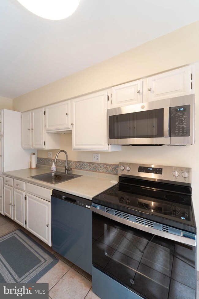 Encore of McLean unit 805, McLean, VA 22102 - photo 6