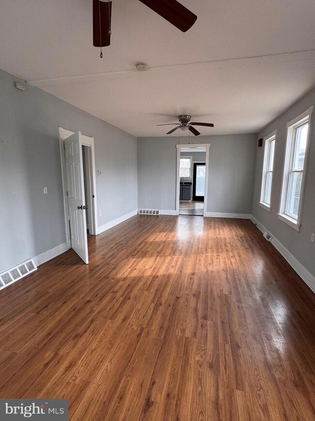 123 Billingsport Rd, Paulsboro, NJ 08066 - photo 2