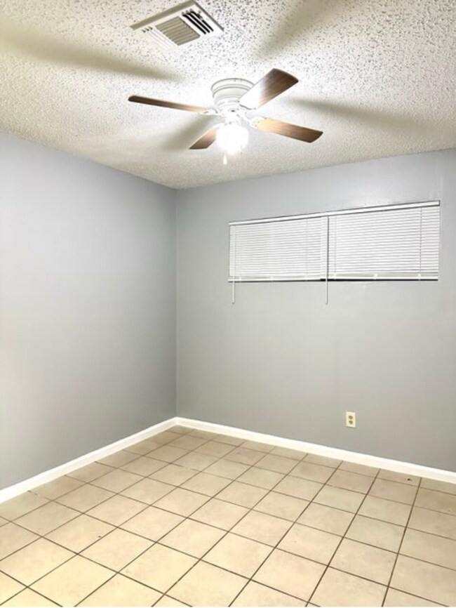 6918 Hirsch Rd unit 9, Houston, TX 77016 - photo 3