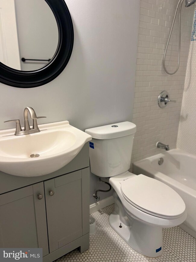 9712 Hagel Cir unit A, Lorton, VA 22079 - photo 2