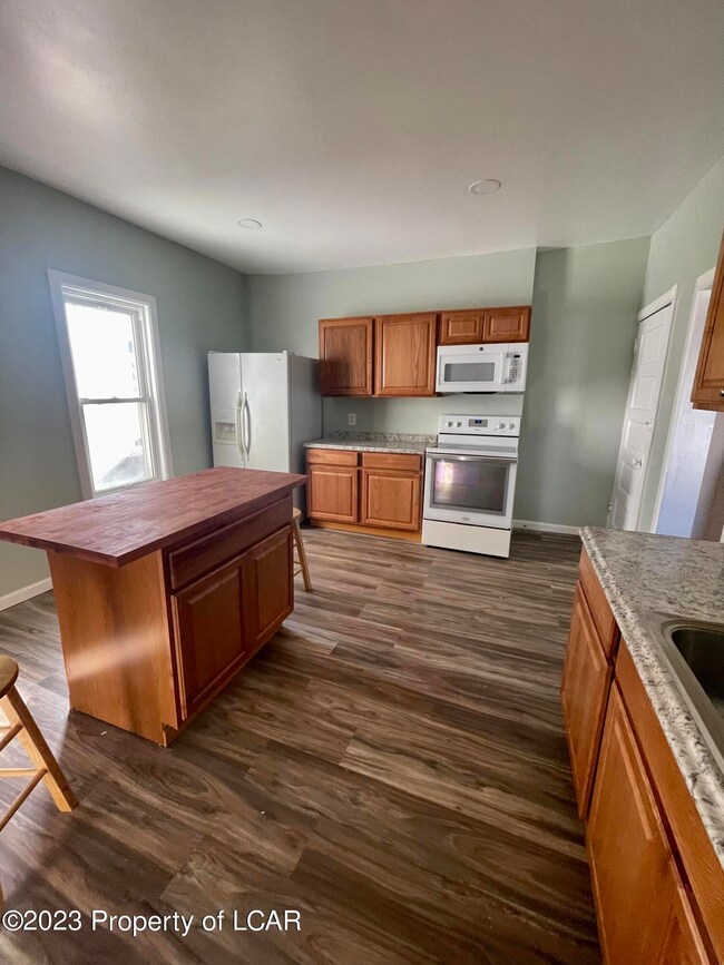 136 Vine St, Pittston, PA 18640 - photo 6