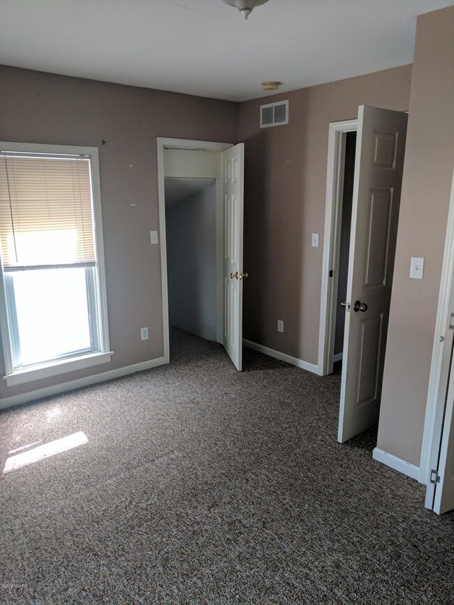 310 Maple St, Big Rapids, MI 49307 - photo 3